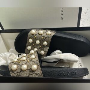 Gucci Pearl Slides
